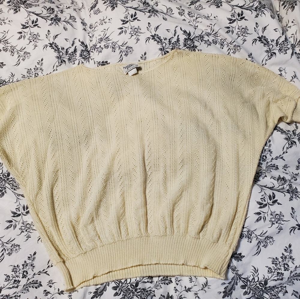 Vintage Light Yellow Sweater Size 46 🌟 Final Pric